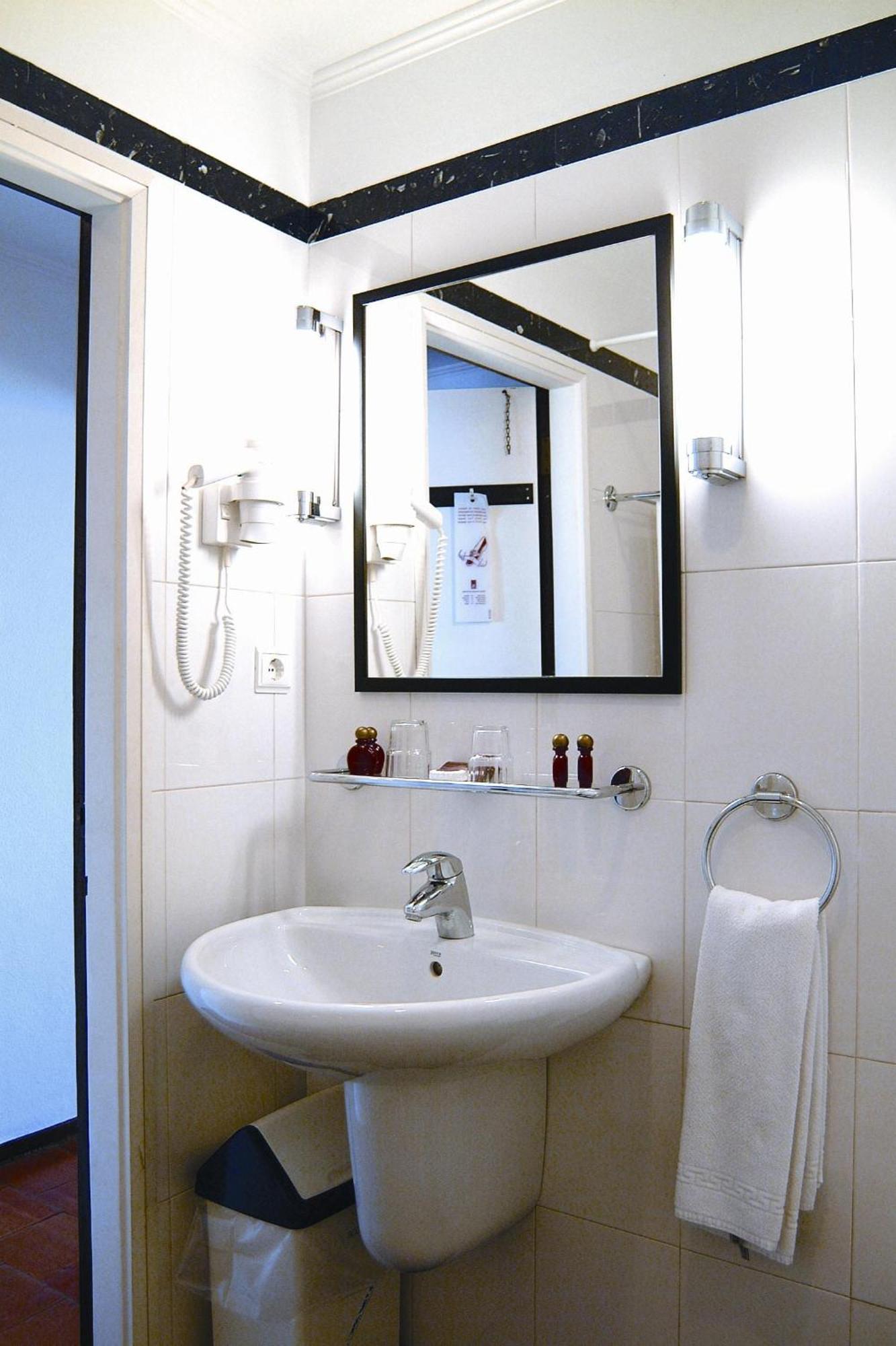Double or Twin Room Extra Bed,913777075:JPEG